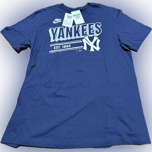 Nike New York Yankees Yankees Men's T-Shirt Size: Men’s XL